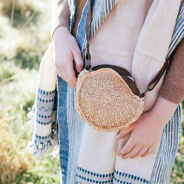 Cross body woven raffia handbag