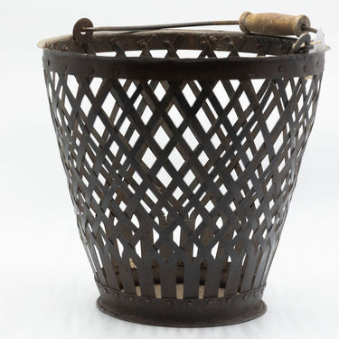Iron lattice kindling bucket