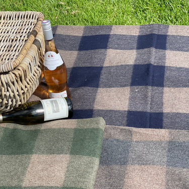 All weather antipodean picnic blanket