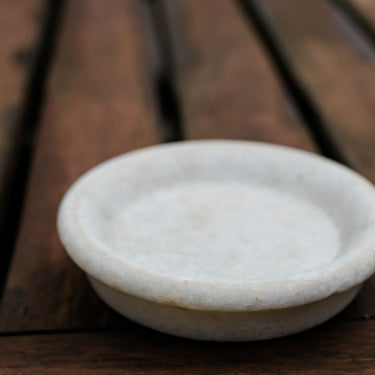 rimmed marble plate